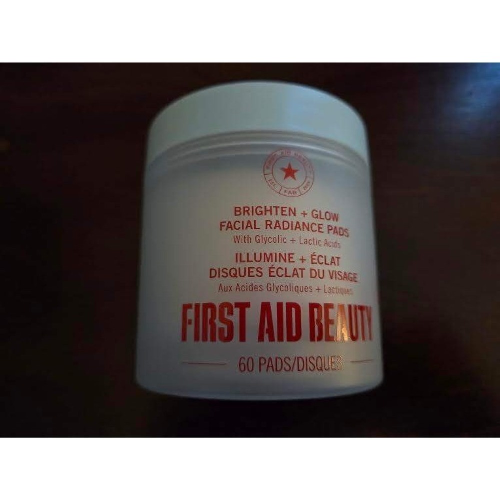 First Aid Beauty Facial Radiance Pads 60ct Glycolic Lactic Acid Brighten Glow